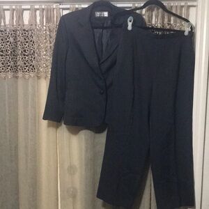 Travis Ayers 2-pc Size 10 Gray Charcoal & Pink Striped Pantsuit